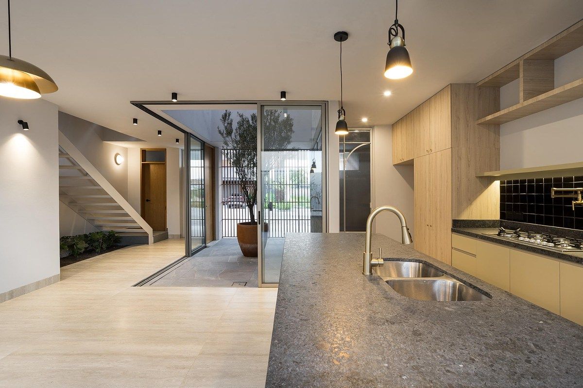 HOUSE ESTELA, photo 1 of 9