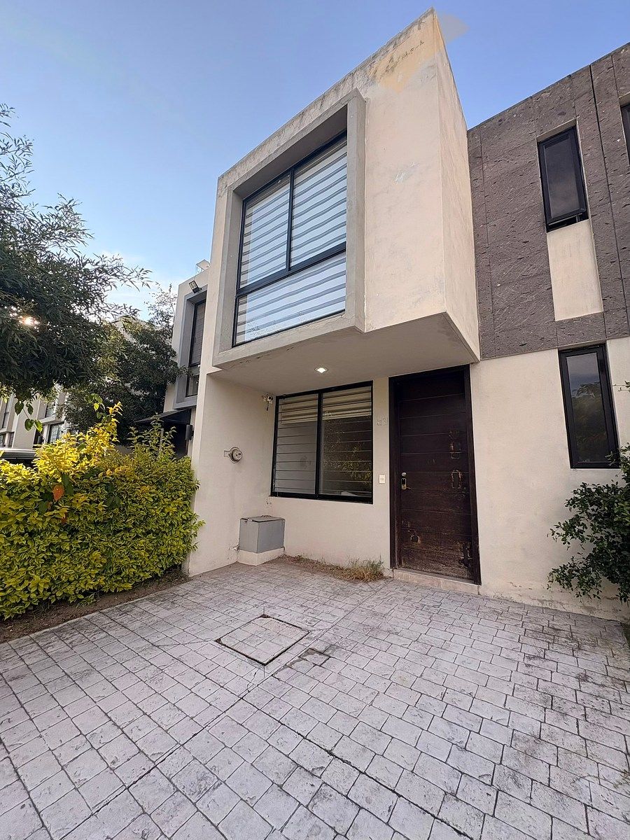 House in Zoi Sur, photo 1 of 17