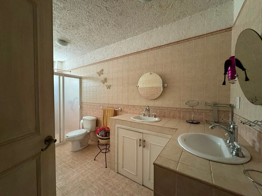 Baño principal con Tina de hidromasaje, foto 15 de 40