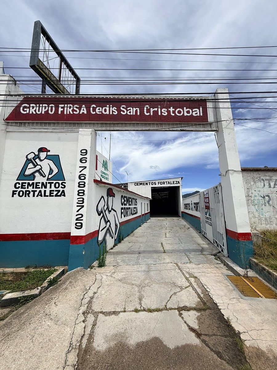 SE RENTA BODEGA EN EL BOULEVARD JUAN SABINES, foto 1 de 8
