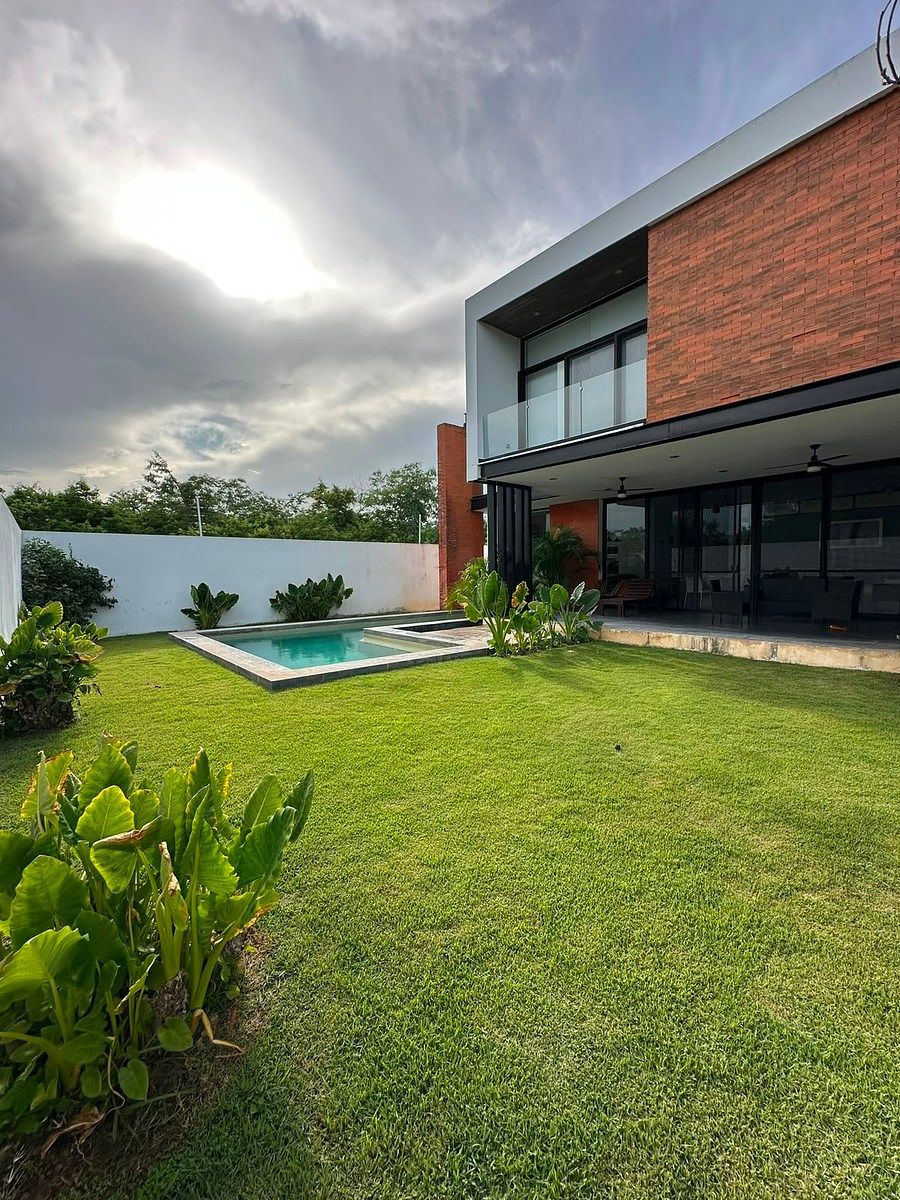 CASA AMUEBLADA  EN YUCATAN COUNTRY CLUB, foto 1 de 43