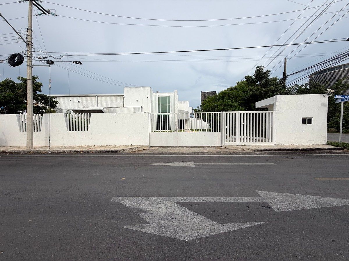 Oficina en Renta Santa Gertrudis Copó , esquina Periférico, foto 1 de 38