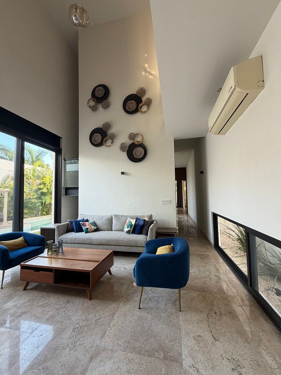 SPACIOUS HOUSE IN DZITYA EQUIPPED AND FURNISHED, photo 1 of 41
