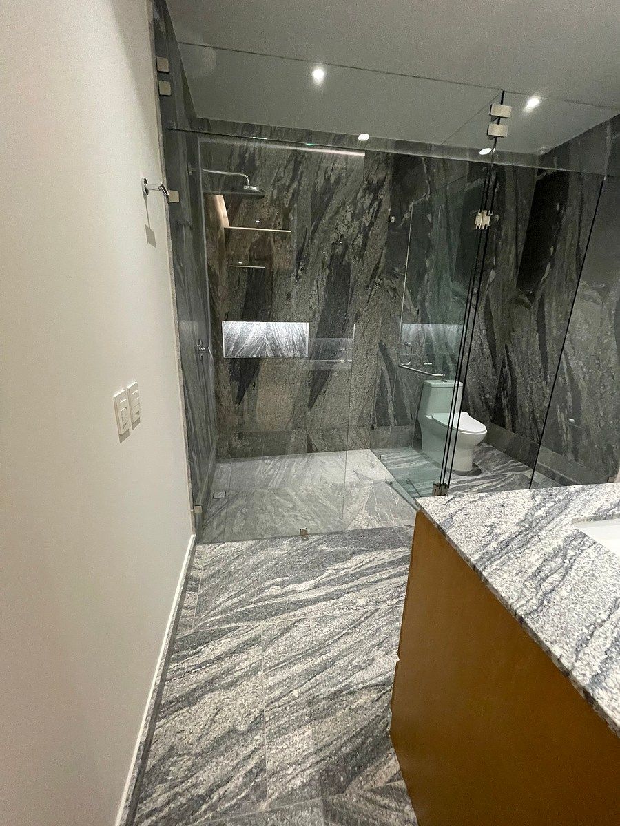 Baño principal, photo 9 of 11