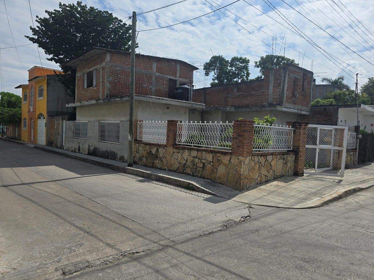 SE VENDE CASA EN ESQUINA 200 m2 COL. BRASILITO $2,400,000 TUXTLA, foto 1 de 21