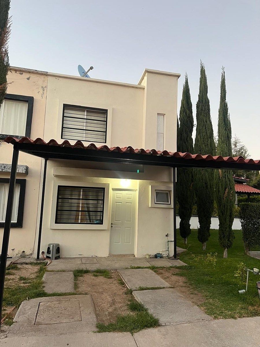 CASA EN JARDÍNES DE MONTEBELLO, foto 1 de 17