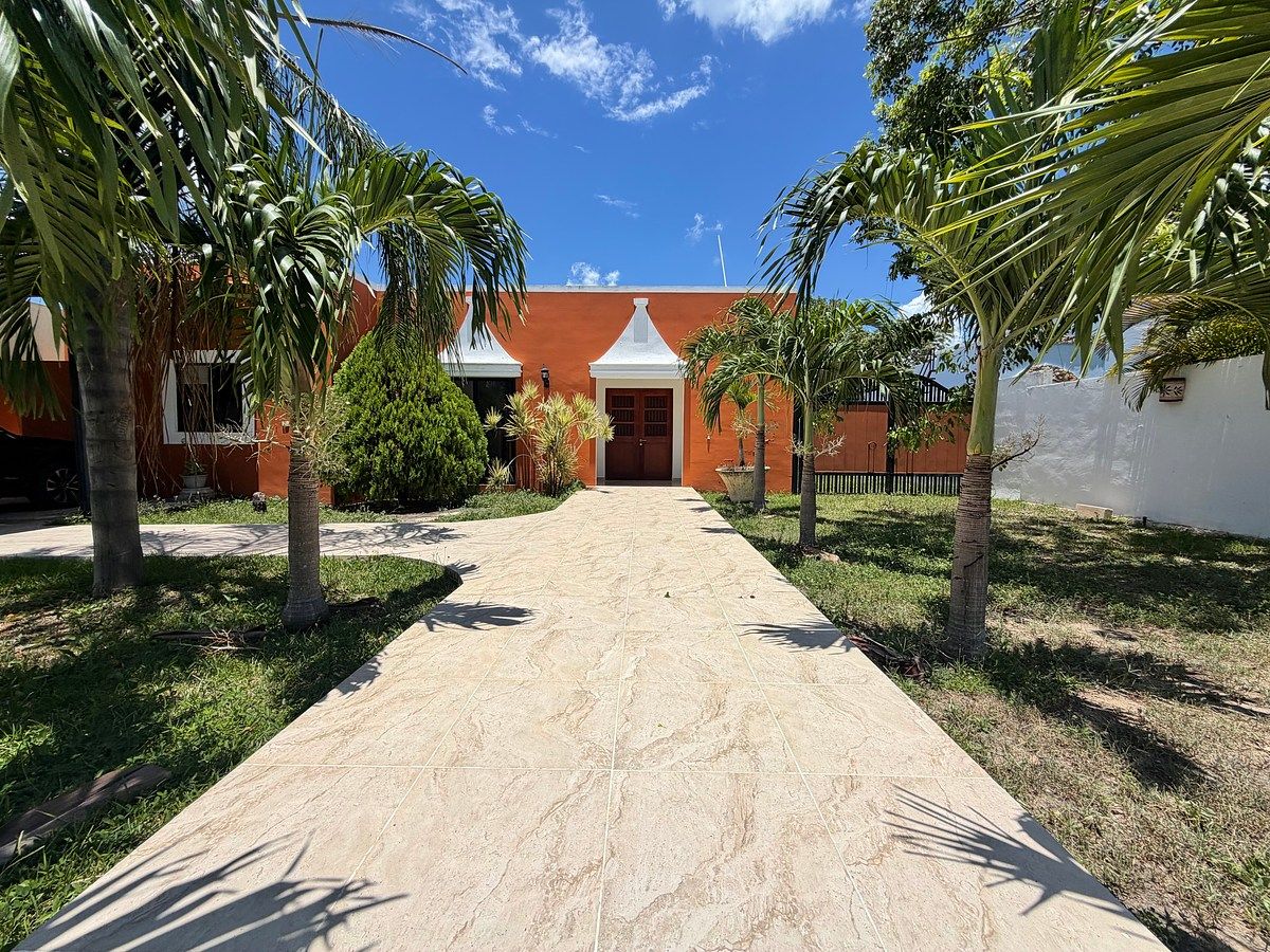 Propriedade à venda de 1 andar com 4 quartos e piscina, Quintas Baspul Yucatã, foto 1 de 30