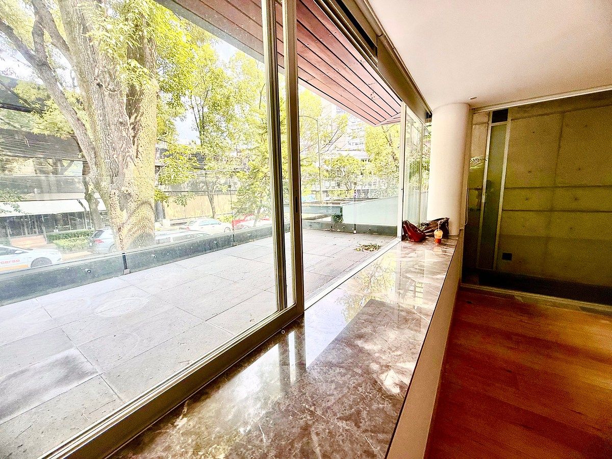 Fachada exterior , terraza-jardinera en la sala-comedor, photo 2 of 37