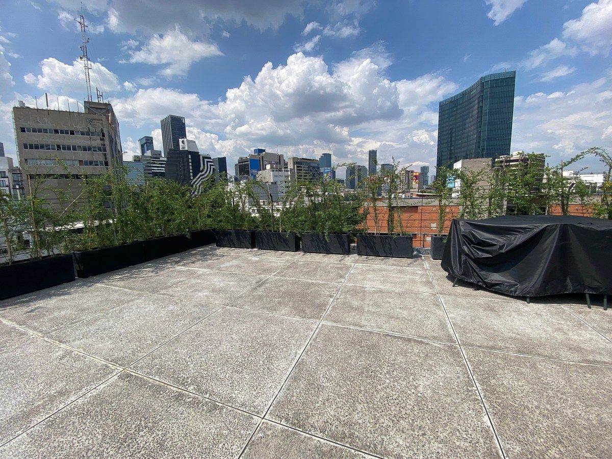 Roof con mesa y sillas, foto 17 de 19