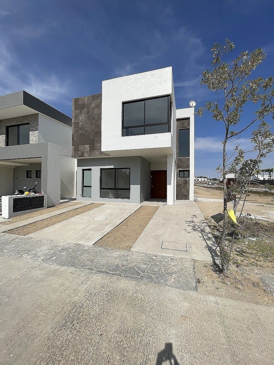 Casa en venta en Valle Imperial, foto 1 de 49