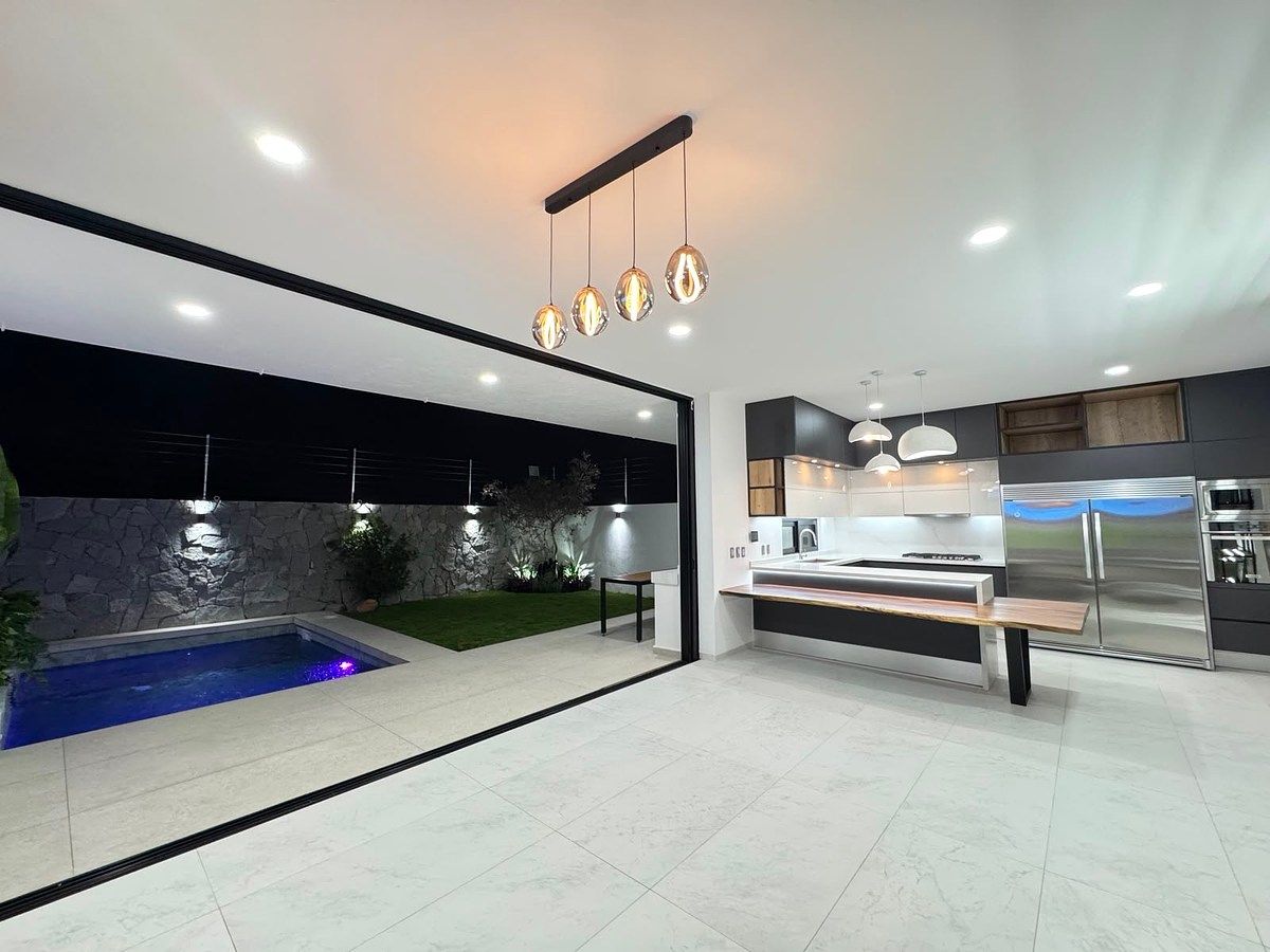 Casa SEMINUEVA, impecable trato, diseño único, foto 1 de 48