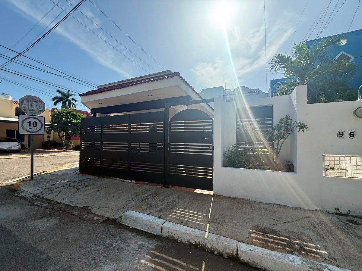 CASA À VENDA EM MÉRIDA, YUCATAN EM PRIV. VILLAS PALMA REAL, foto 1 de 22