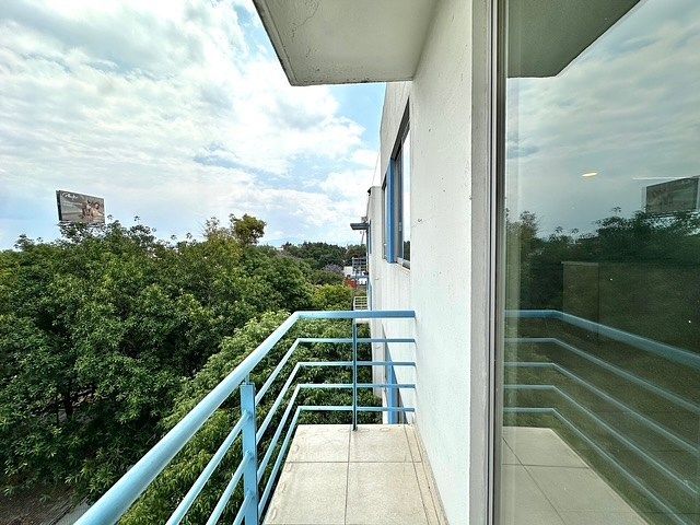 APARTAMENTO RENOVADO COM VARANDA, COLÔNIA ALGARIN, foto 1 de 22
