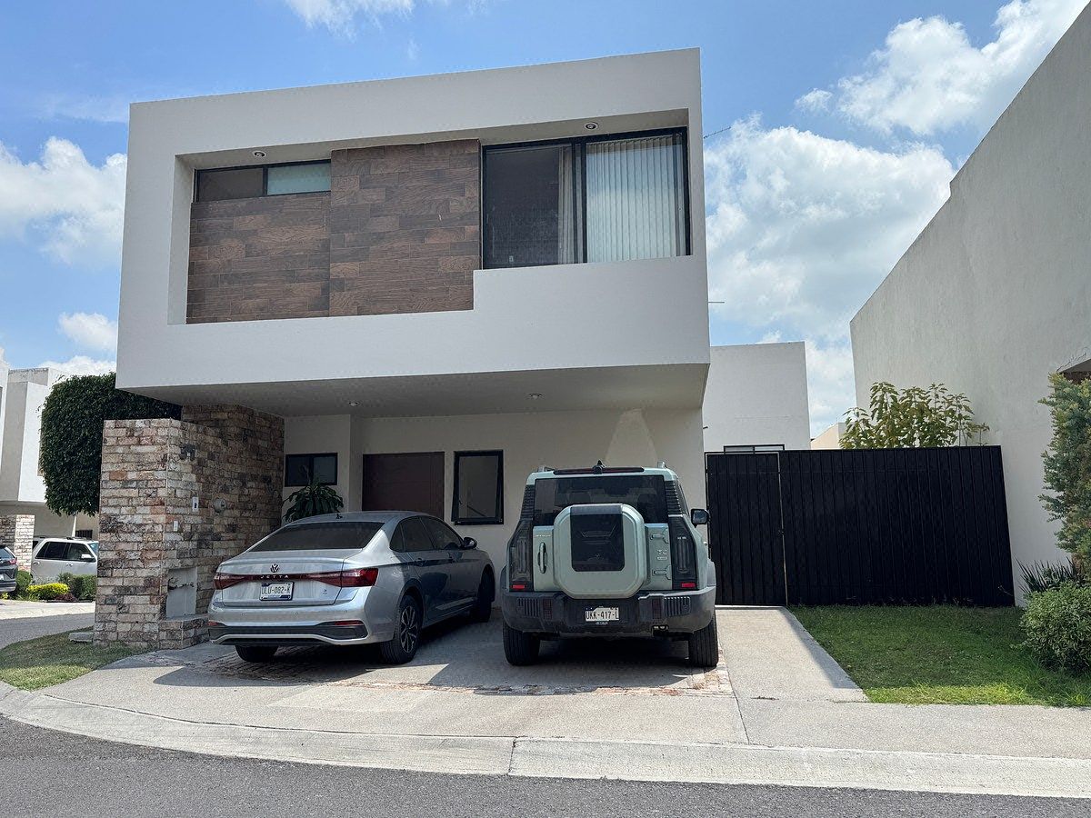 Casa en venta en Privada con terreno de 318m Gala I Cumbres del Lago, Juriquilla