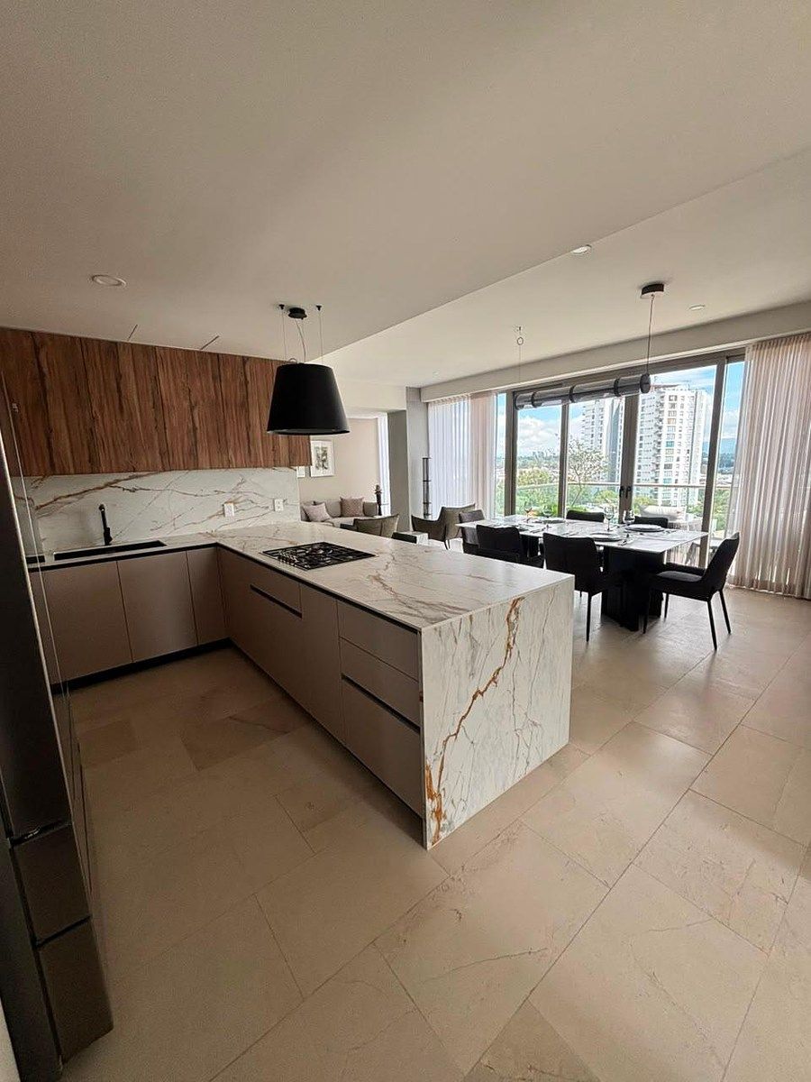 APARTMENTS FOR SALE AV UNIVERSITY, photo 1 of 17