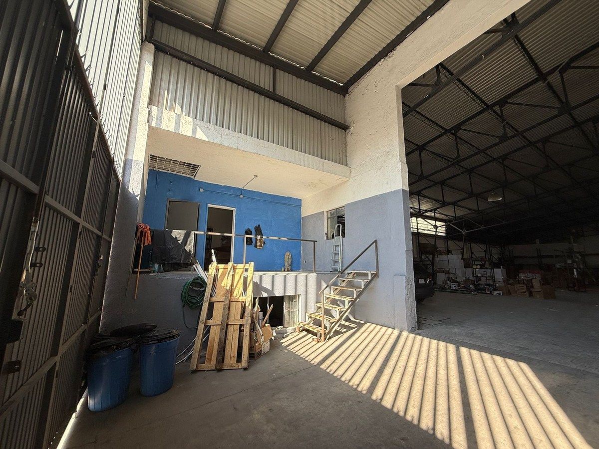 BODEGA INDUSTRIAL EN VENTA | 1,345 M² TERRENO | 1,450 M² CONSTRUCCIÓN - foto 2