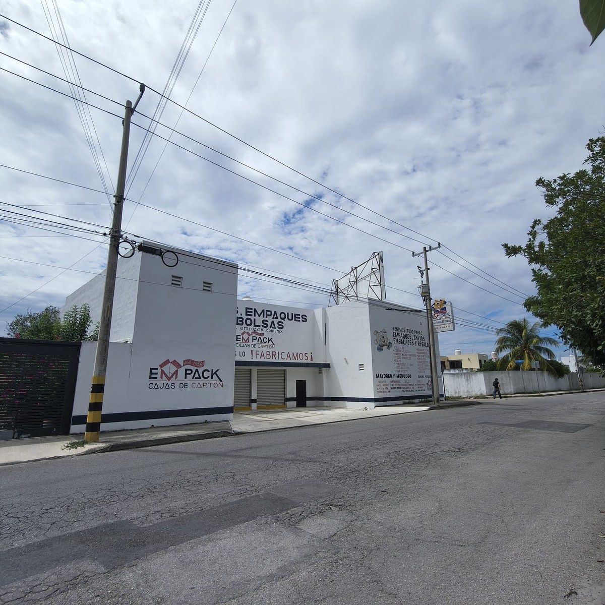RENTAL COMMERCIAL SPACE - ON YUCATAN AVENUE, photo 1 of 23