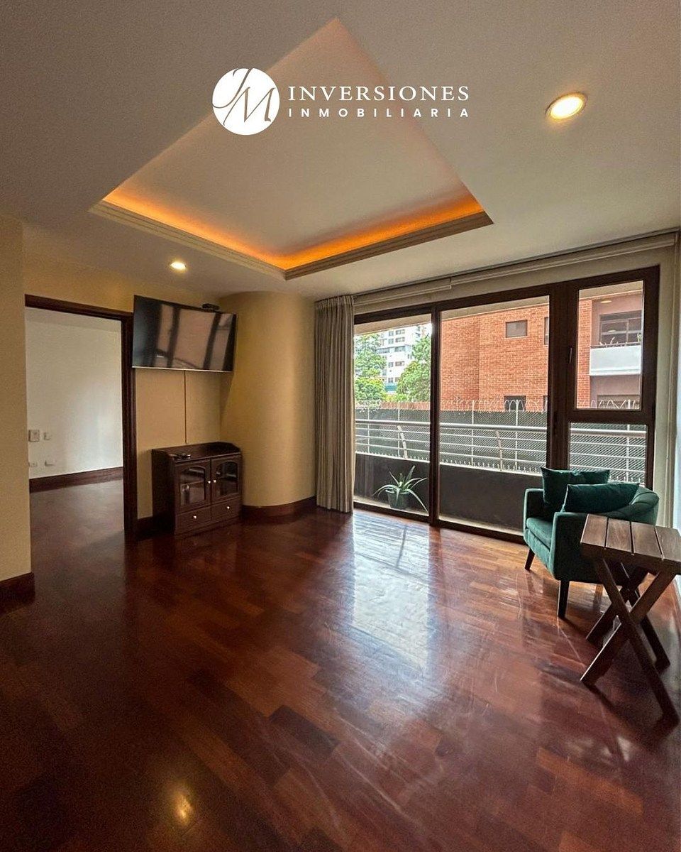 Apartamento amplio de 1 dormitorio en zona 10, foto 1 de 12
