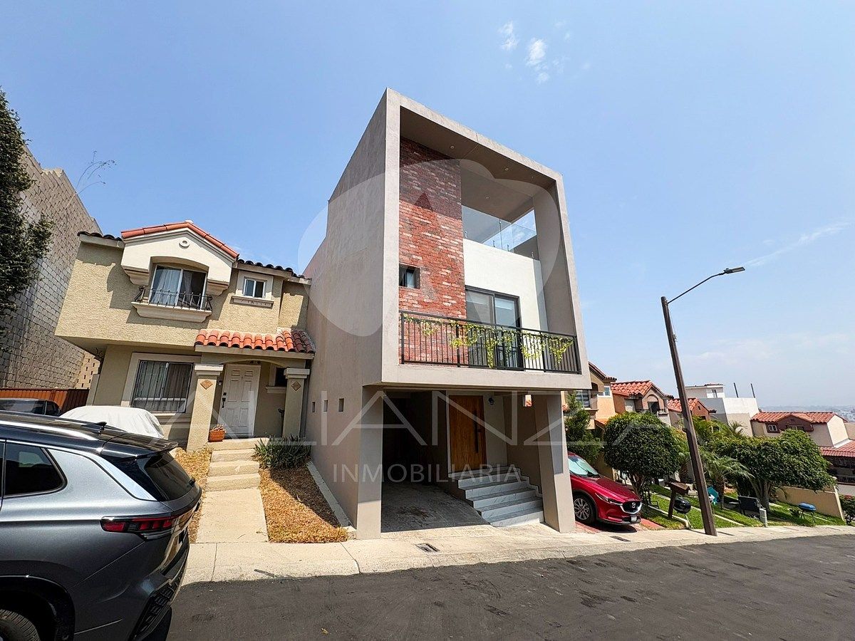 Casa en Venta Totalmente Remodelada en Colinas del Rey