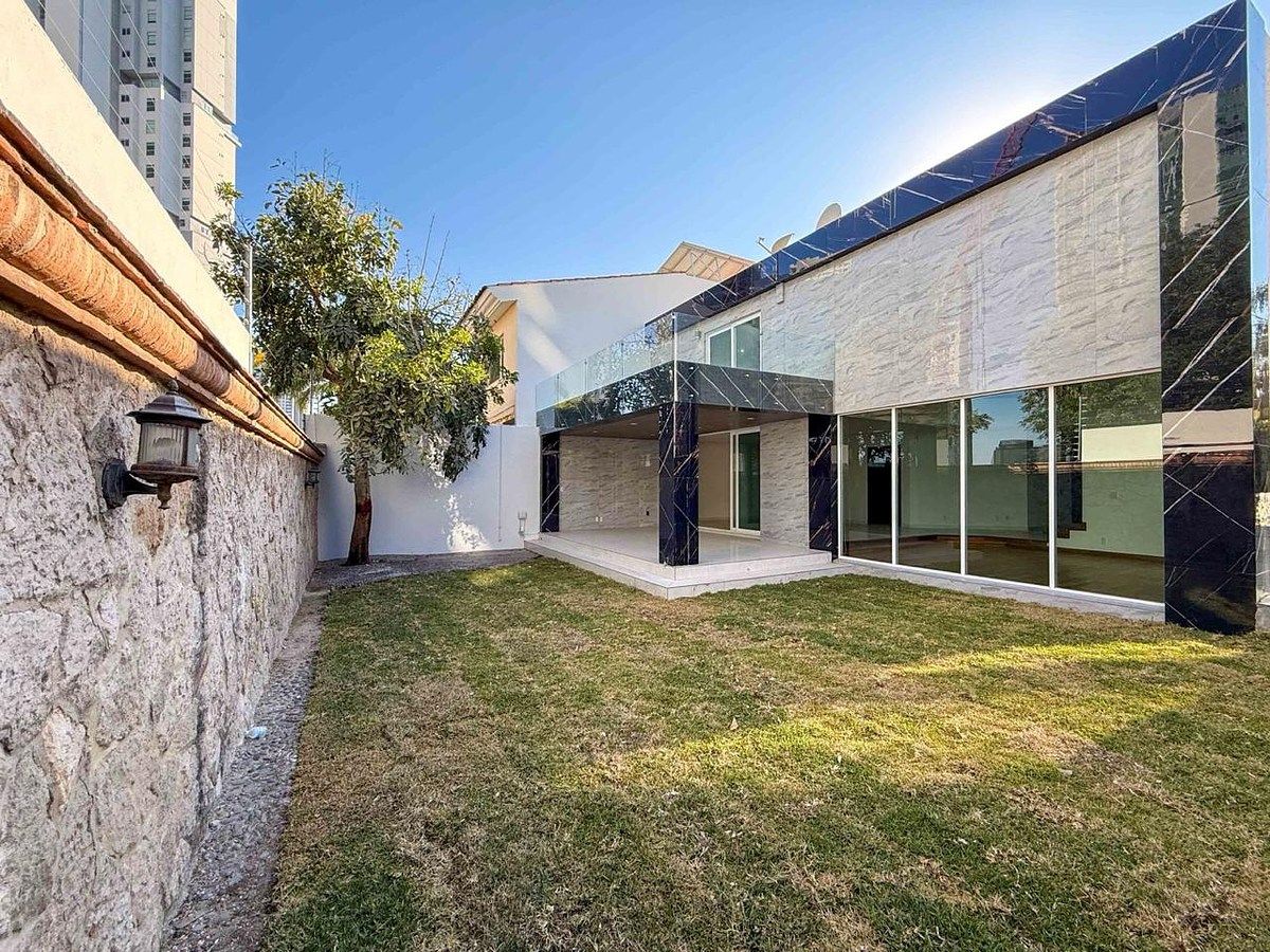 Casa em Puerta de Hierro, Zapopan, foto 3 de 25