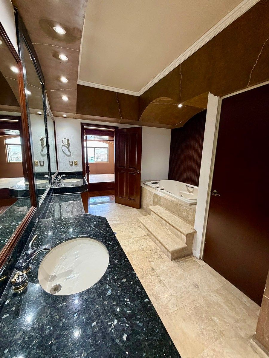 House in Las Cumbres 2 Sector, Monterrey, photo 12 of 19