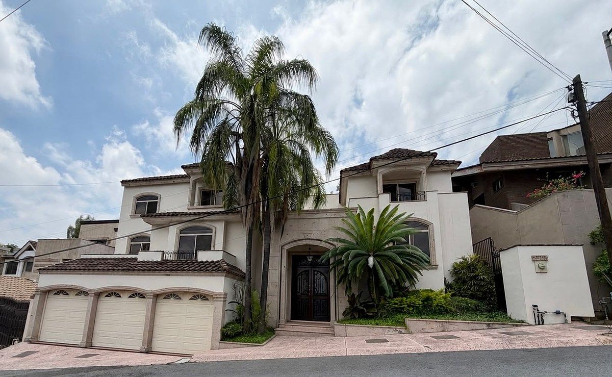 House for Sale Cumbres Second Sector, photo 1 of 19