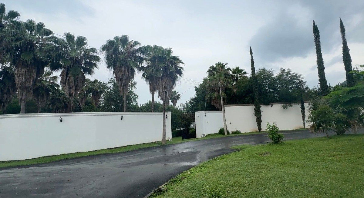 Venta de Quinta con Terreno Plano en Fraccionamiento Privado Santiago NL, foto 1 de 28