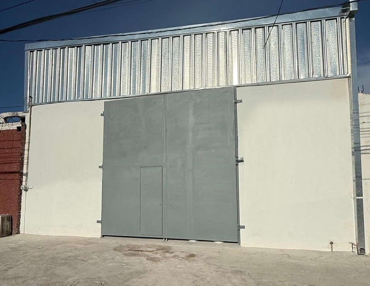 WAREHOUSE FOR RENT DOWNTOWN, photo 1 of 25