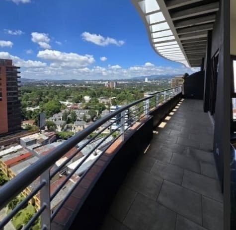 Penthouse en Renta en Zona 10 – 304 m², foto 1 de 5