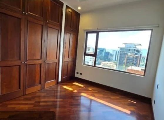 Apartamento en Zona 10, Guatemala, foto 3 de 5