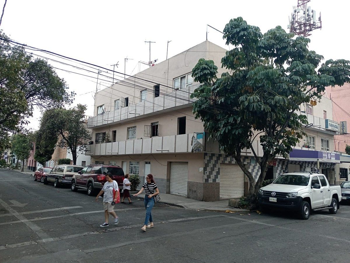 Versátil edificio con 20 espacios disponibles, foto 1 de 12