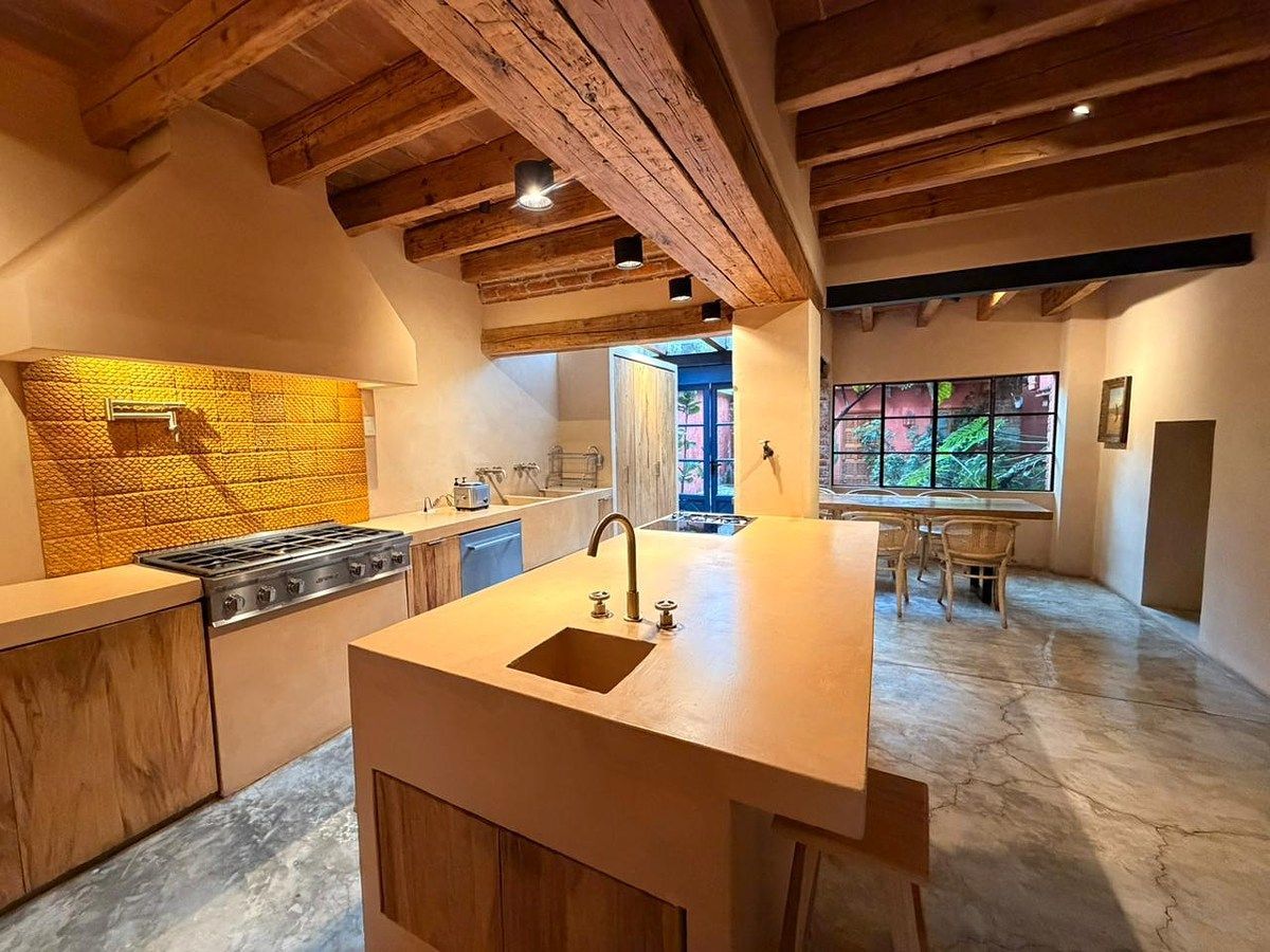 Casa de autor remodelada con 800 m² de terreno en San Jerónimo Lídice, foto 1 de 50