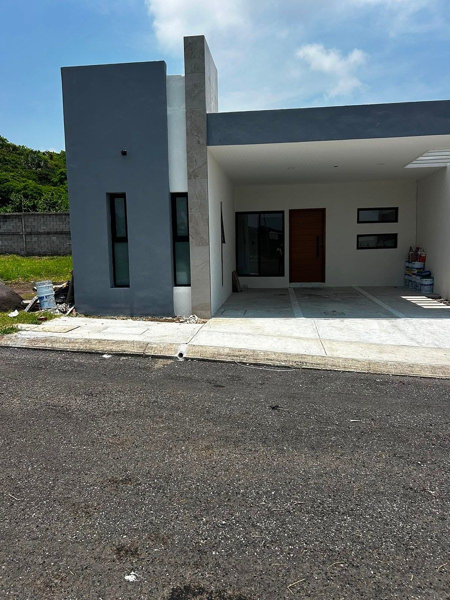 Casa DE UN NIVEL en renta en Lomas del Mediterráneo. ALVARADO, VER.