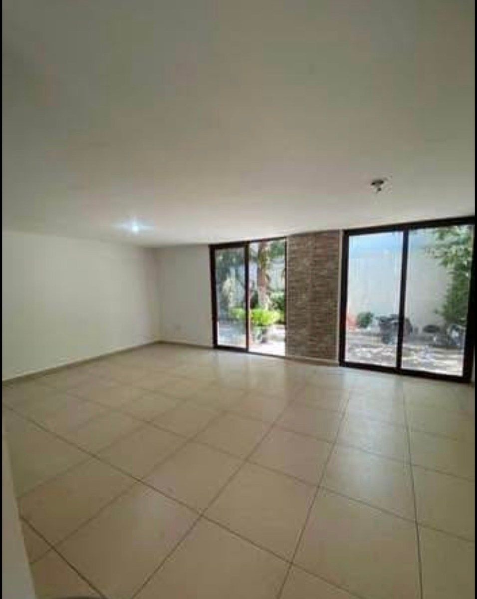 House in Gated Community in Puerta Real, Corregidora, photo 2 of 19