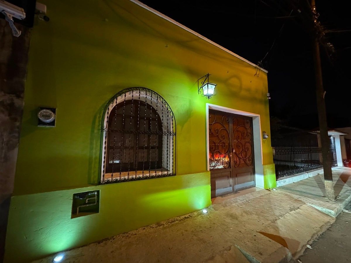 CASA À VENDA DE UM ANDAR, TEM 4 QUARTOS E ESTÁ LOCALIZADA NO CENTRO, foto 1 de 26