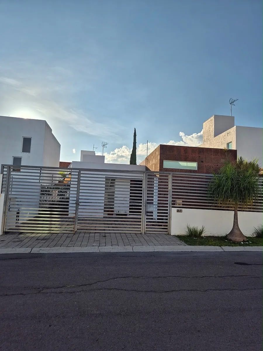 Punta KUA House, photo 1 of 12