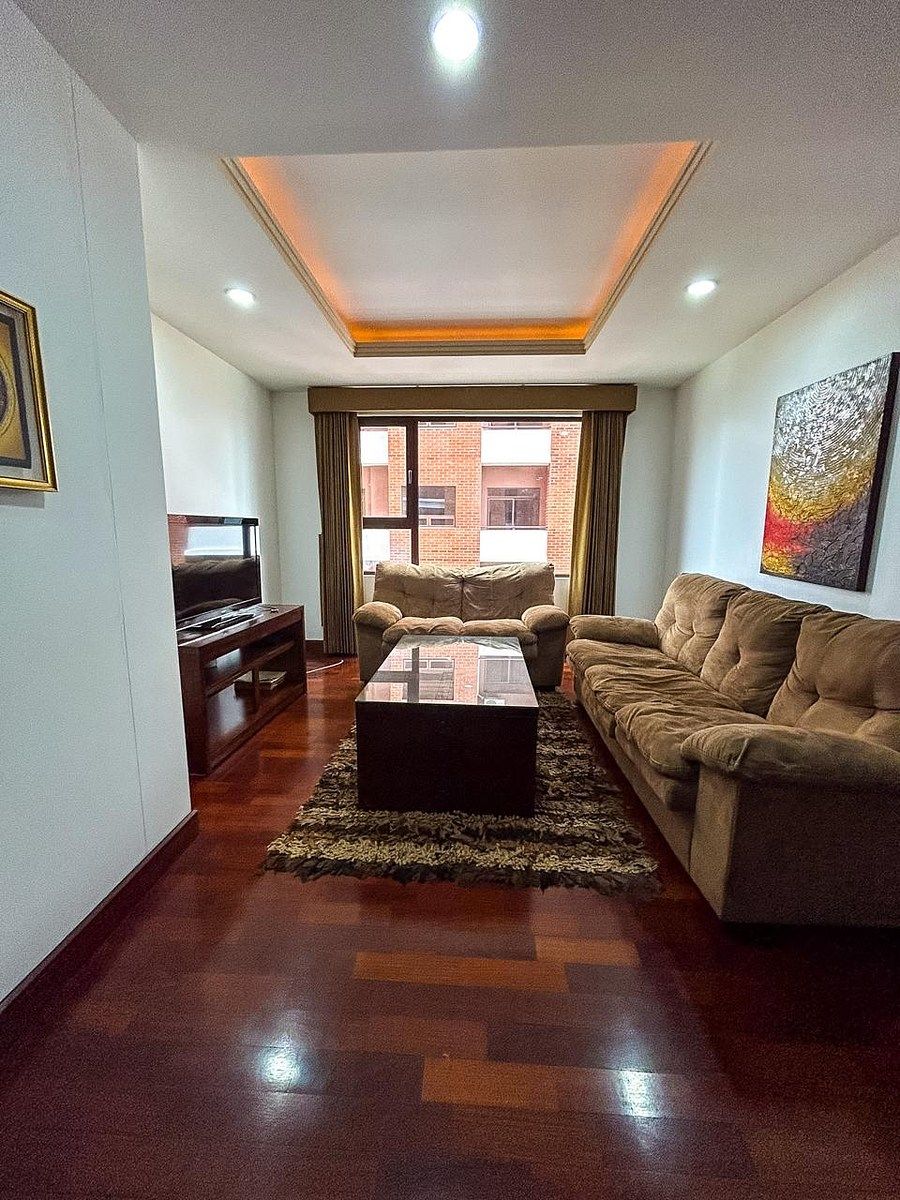 Apartamento amplio de 2 dormitorios amueblado en zona 10, foto 1 de 17