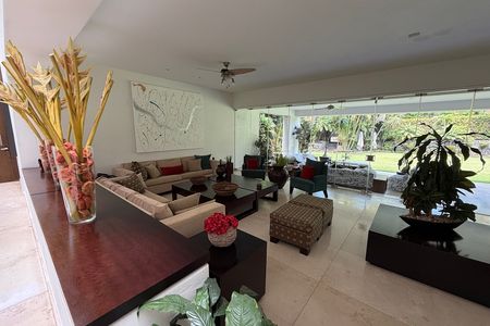 SE VENDE CASA EN FRACCIONAMIENTO EXCLUSIVO EN CUERNAVACA!!!