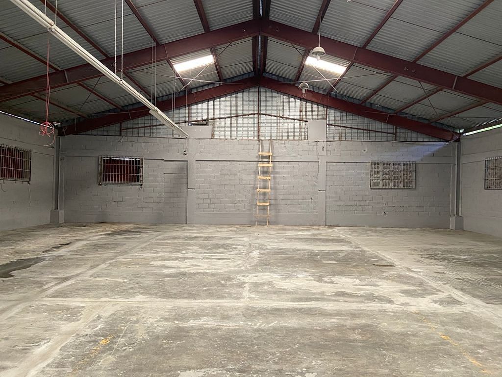 Nave en Venta y Alquiler – Av. Monumental Frente a la entrada de Los Girasoles, foto 1 de 8