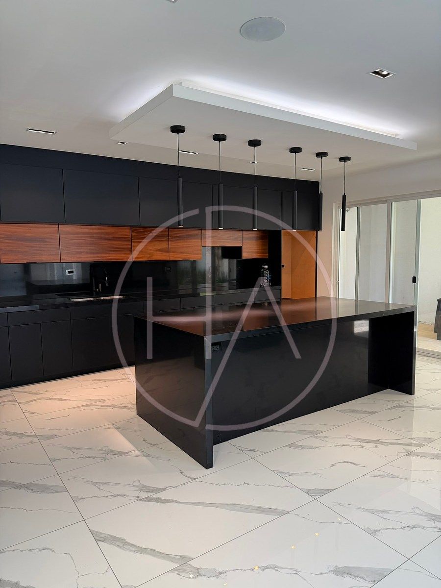 CASA EN VENTA EN RESIDENCIAL SAN MARINO, foto 1 de 30