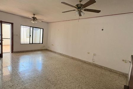 HOUSE FOR RENT ON ONE FLOOR MINUTES FROM THE CENTER