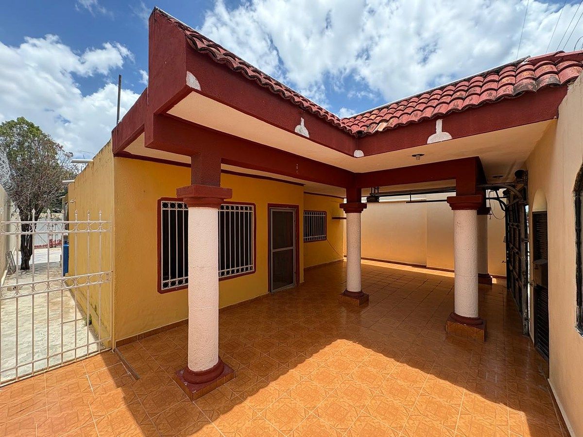 HOUSE FOR RENT ON ONE FLOOR MINUTES FROM THE CENTER, photo 1 of 17