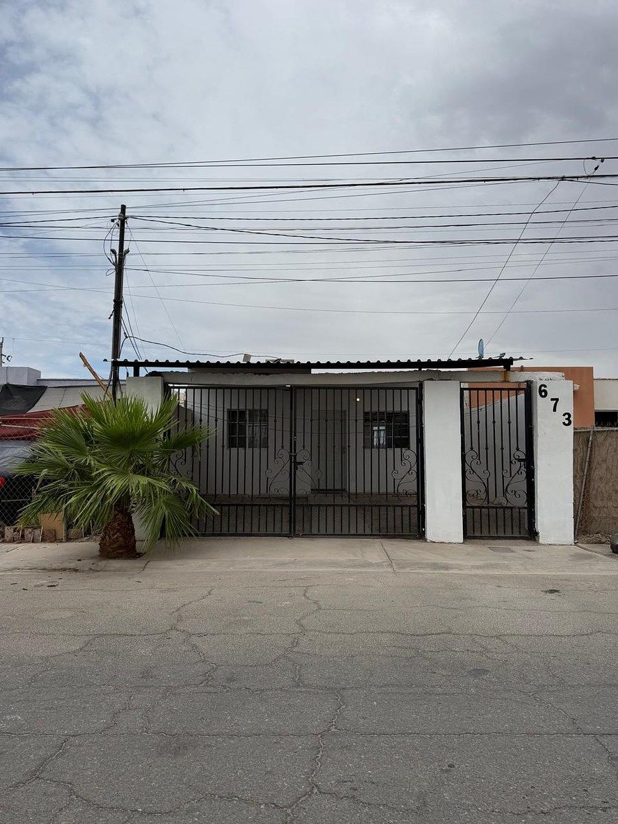 Fachada, photo 1 of 13