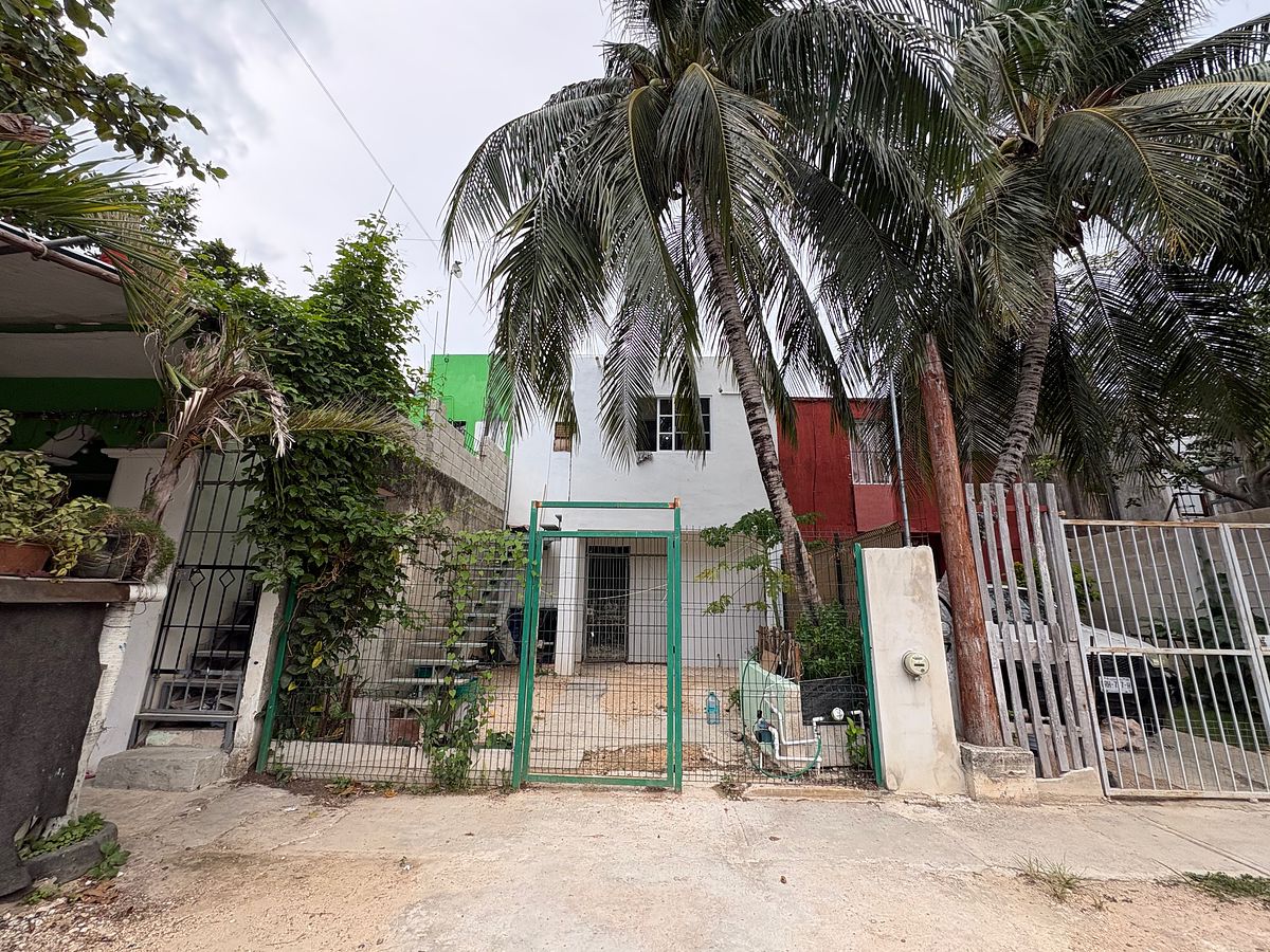 House for Sale with Independent Studio | Col. Guadalupana, photo 1 of 41