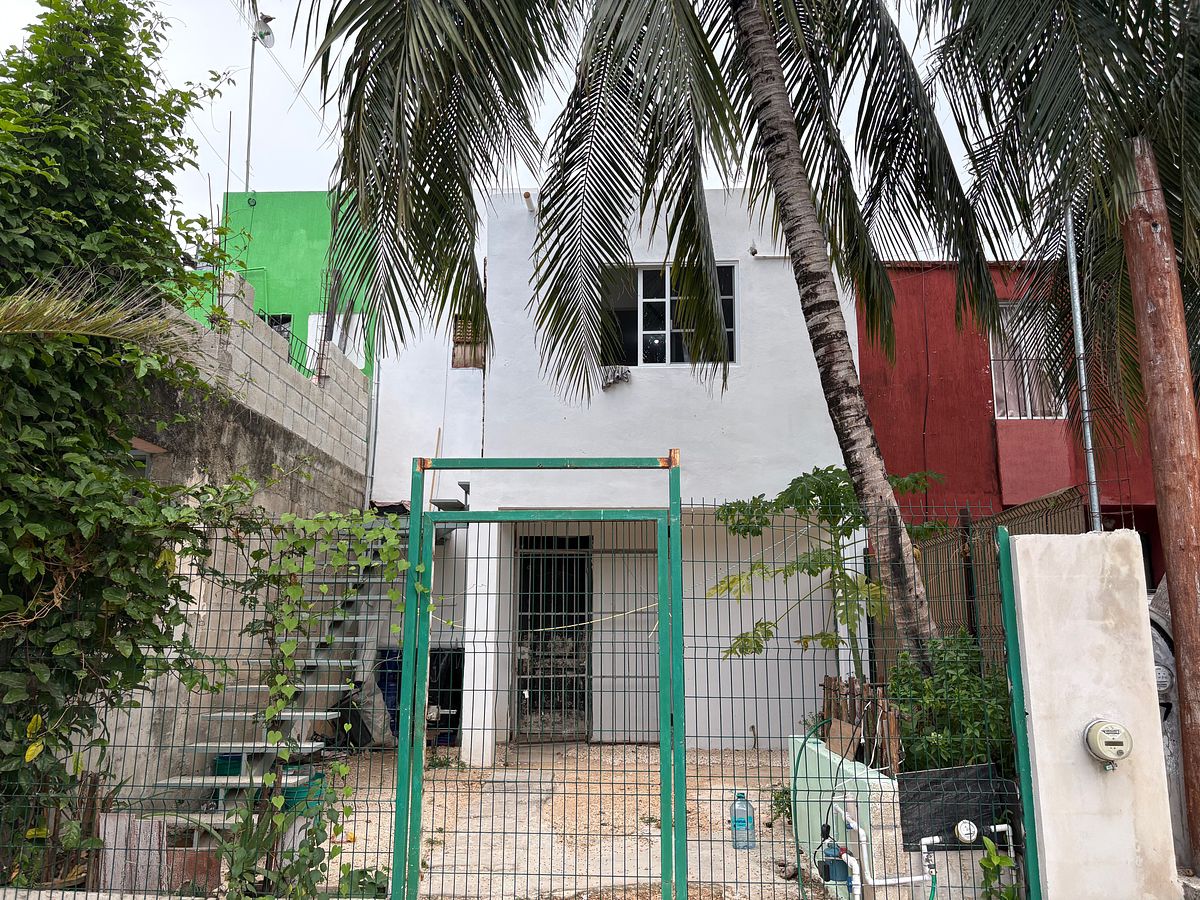 House in La Guadalupana, Playa del Carmen, photo 2 of 41