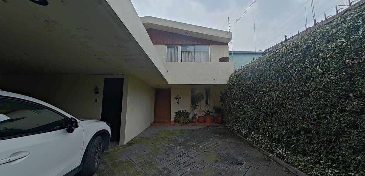 House for sale to the west of the city Lomas de Axomiatla, photo 1 of 17