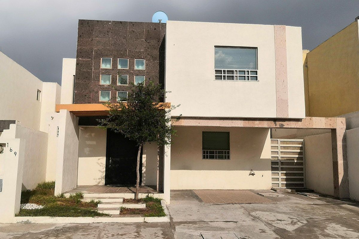 Casa VENTA en Privadas de Santiago