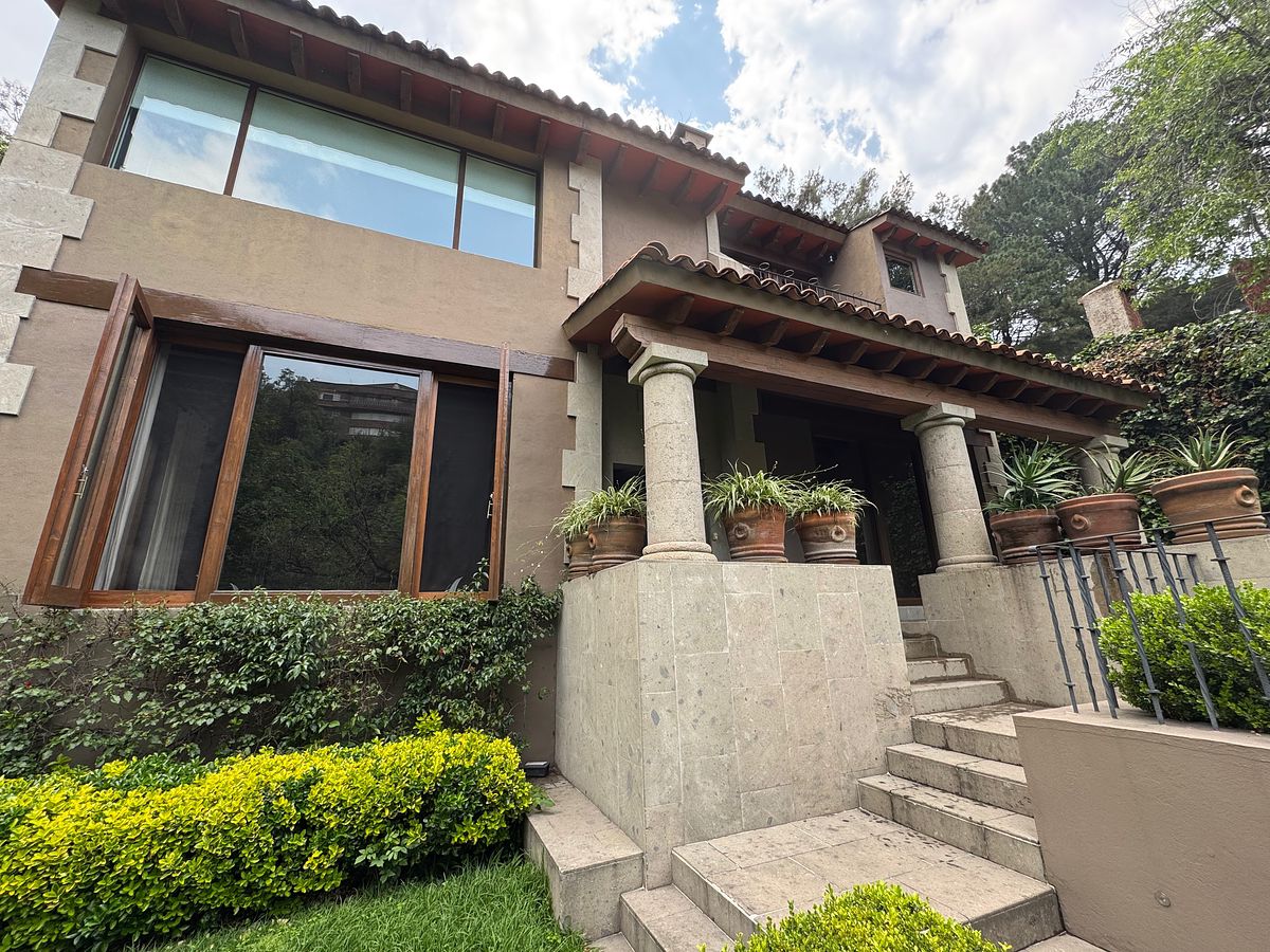 Casa en Venta en Bosques de Las Lomas 4 recamaras, foto 1 de 37
