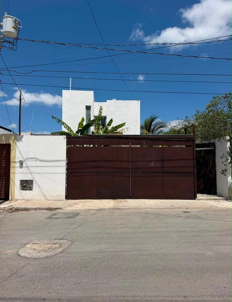 Casa equipada con amplios espacios en venta a 2 minutos de Macroplaza, foto 1 de 20