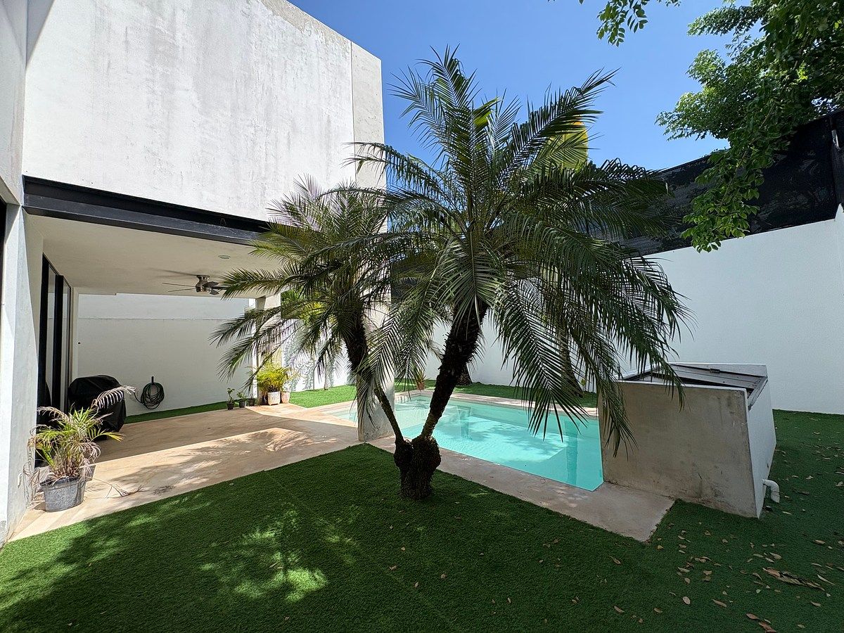 House in Gated Community in Parque Natura, Mérida, photo 2 of 19